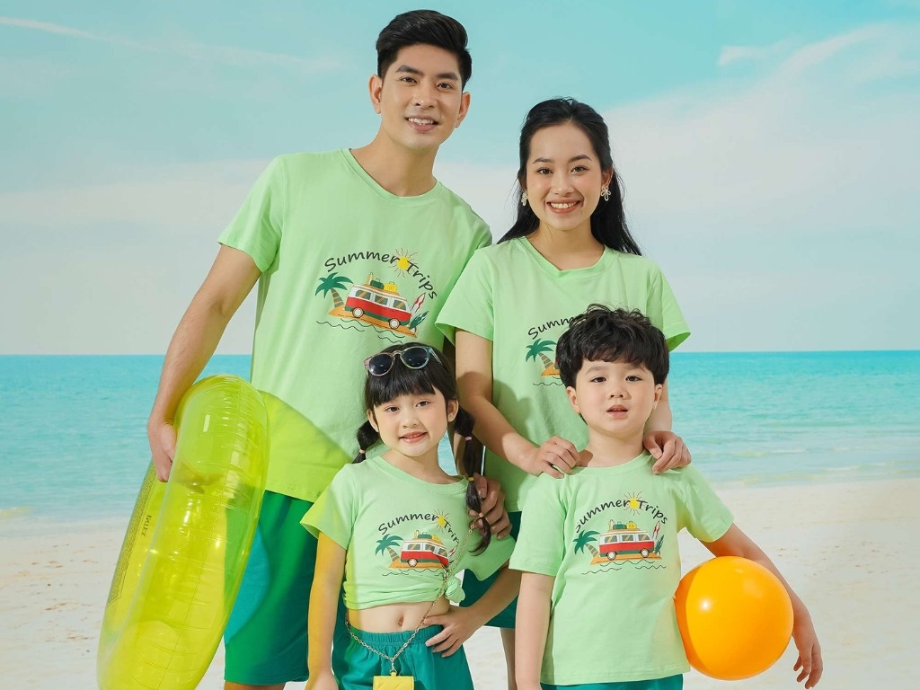 Áo đồng phục gia đình giúp lưu giữ những khoảnh khắc vui vẻ của cả nhà