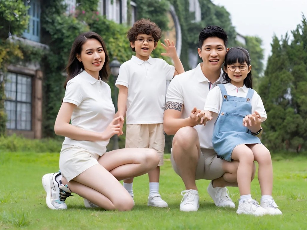 Bạn chọn mọn màu trắng cho áo gia đình để phù hợp với đa số thành viên
