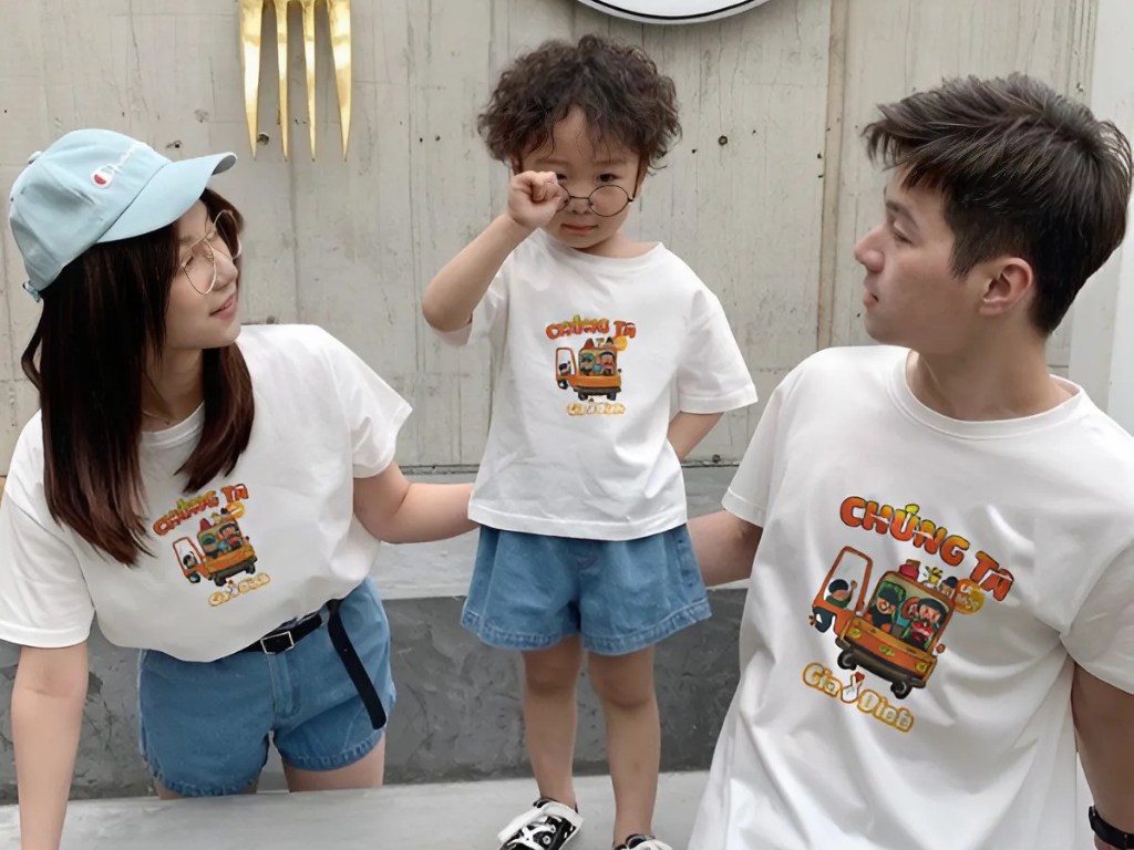 May đồng phục gia đình có thể sáng tạo thiết kế hình in độc đáo