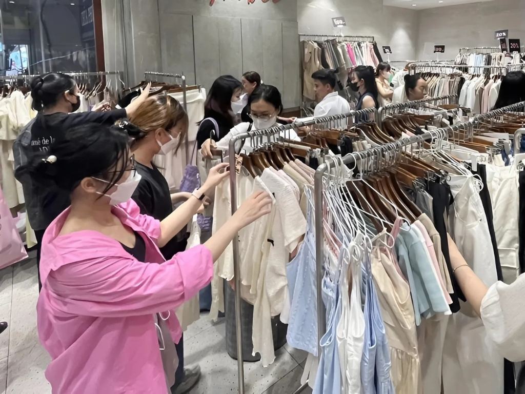 Quá trình tự mua đồ rời đòi hỏi nhiều công sức tìm kiếm và cân nhắc từ phía bạn