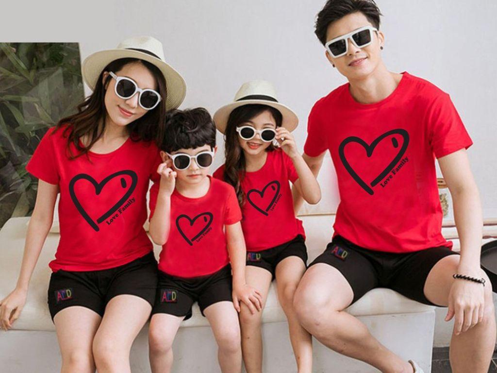 Bạn hãy chú ý đến những yếu tố trong các hình ảnh áo gia đình đẹp như màu sắc