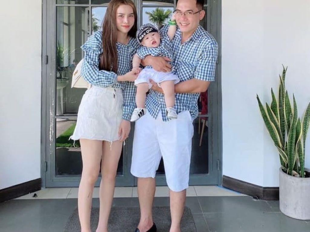 Mẫu áo nên hài hòa với độ tuổi và sở thích của cả bố, mẹ và con