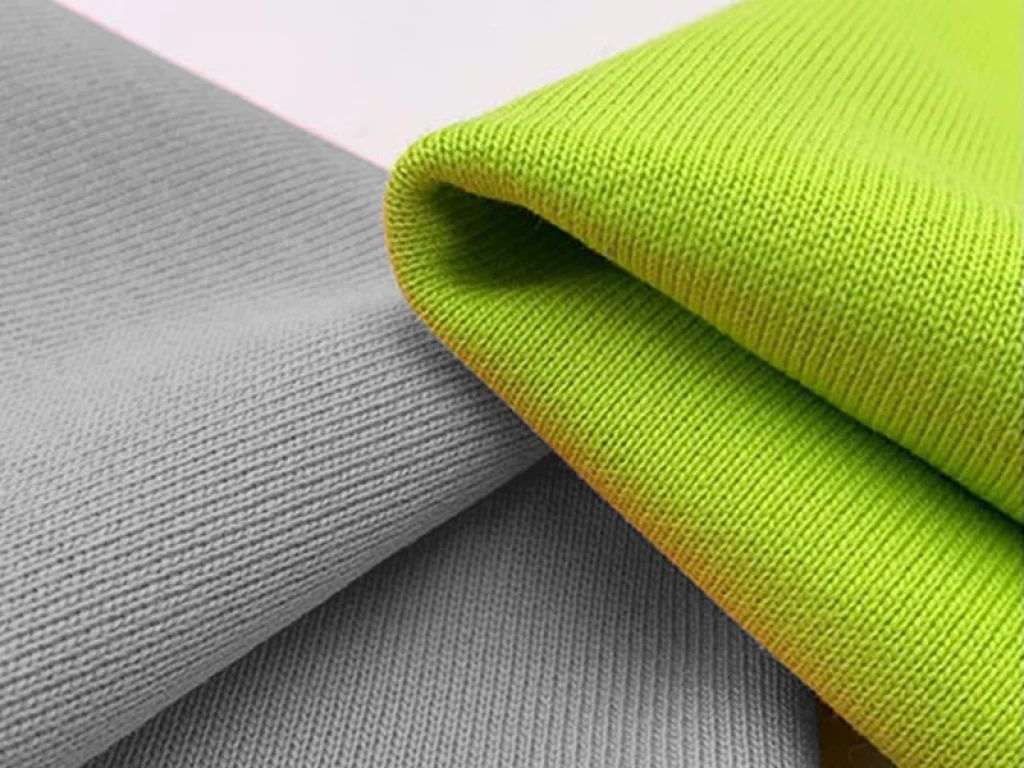 Bạn nên kiểm tra chất liệu vải khi may áo gia đình HCM