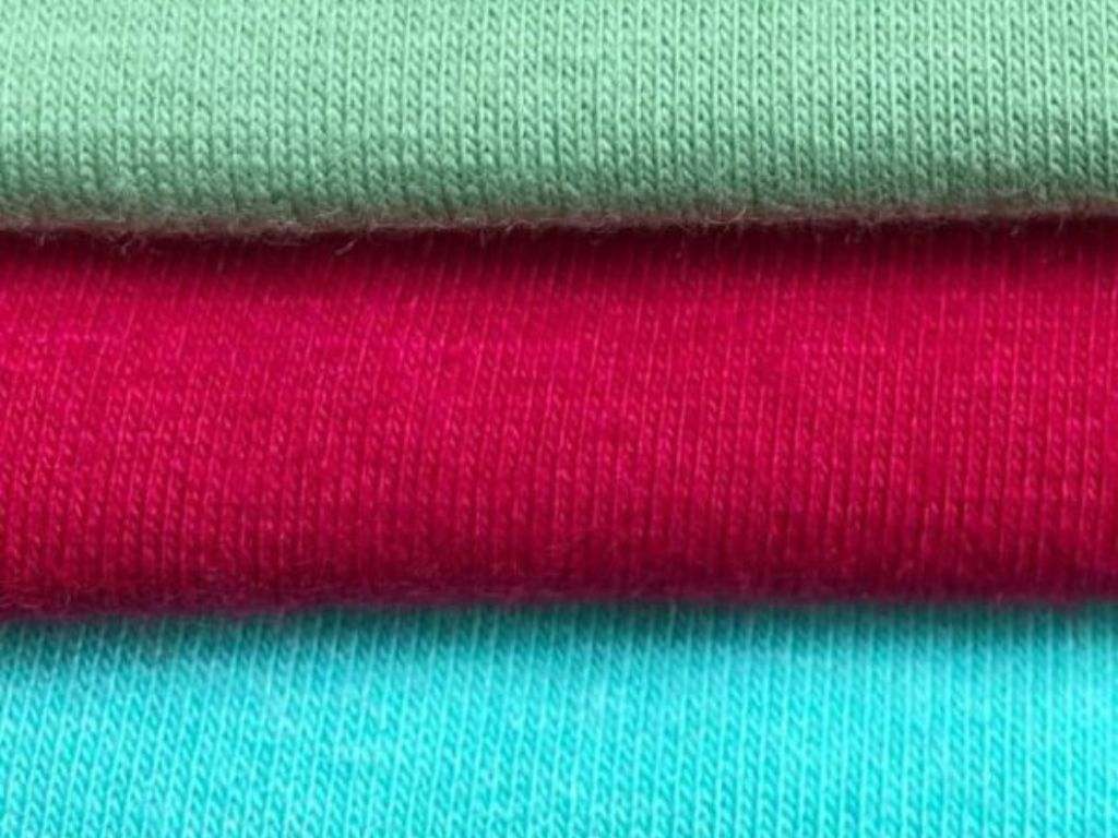 Bạn nên ưu tiên chọn vải cotton để đảm bảo thoán mát