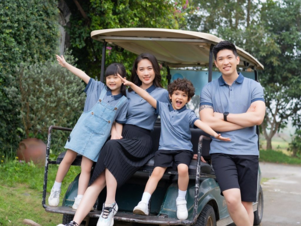 Áo gia đình cao cấp có form dáng giúp tôn lên ưu điểm vóc dáng của người mặc