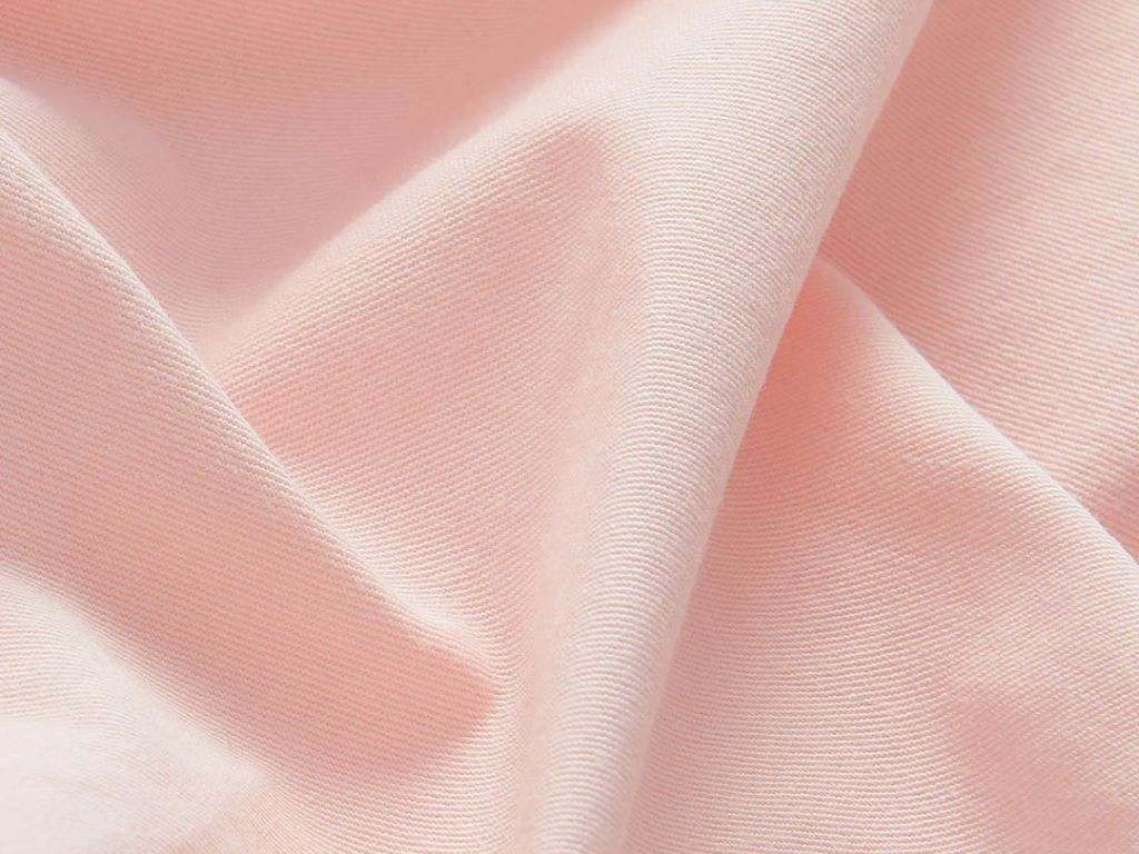 Chất liệu vải là một trong những yếu tố then chốt cho bảng giá áo lớp