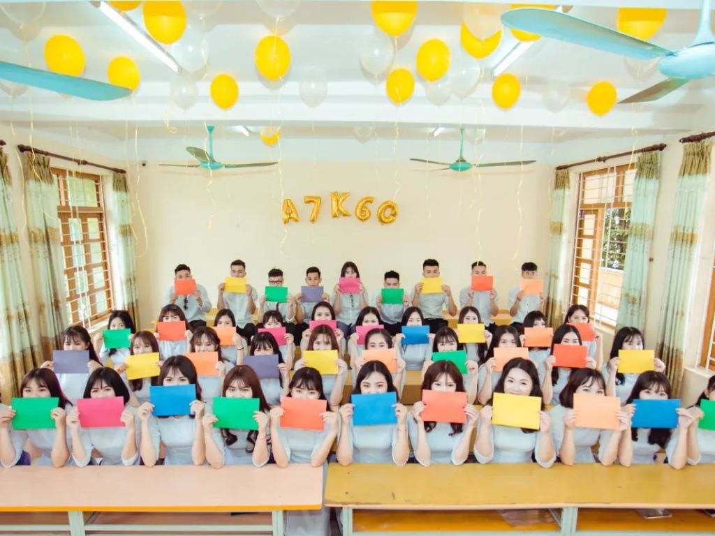 Bạn nên đặt số lượng lớn để giá áo lớp rẻ hơn