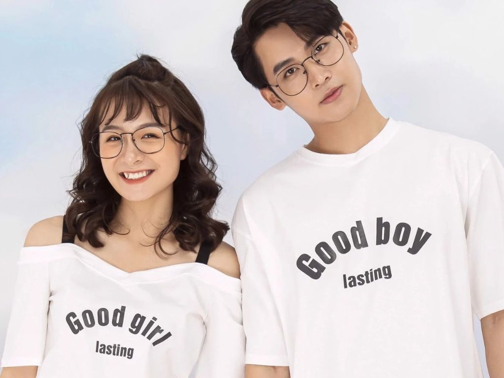 Bộ quần áo đẹp thoải mái chính là sự kết hợp giữa áo thun basic