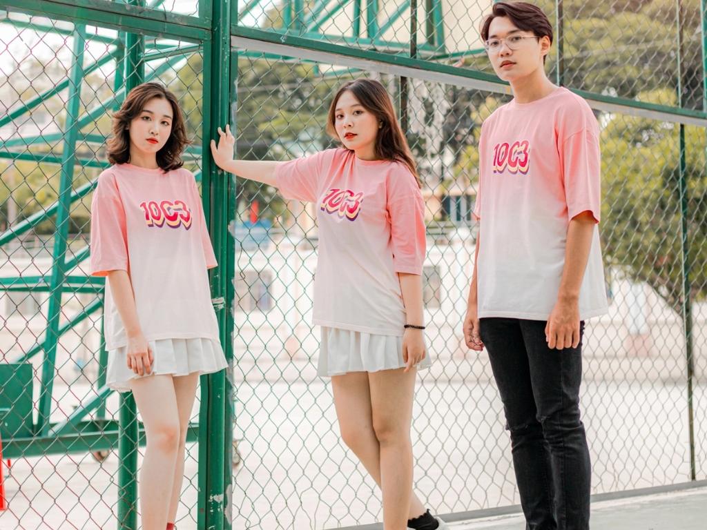 Một chiếc áo thun đẹp có thể dễ dàng kết hợp ăn ý với các loại trang phục khác nhau