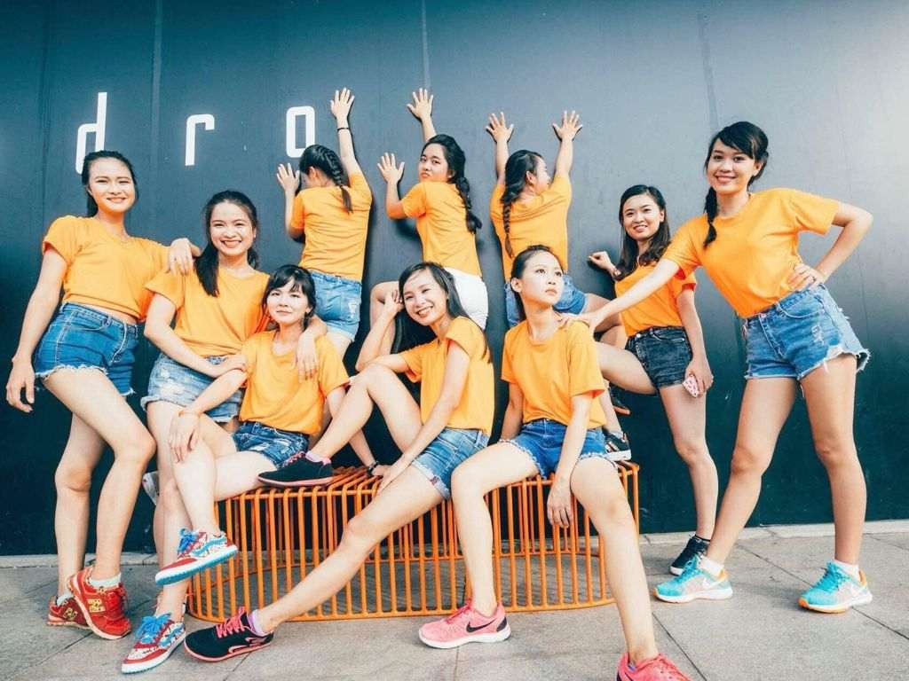 Khi đặt đồ nhóm bạn nên ưu tiên chọn nơi nhận thiết kế áo thun