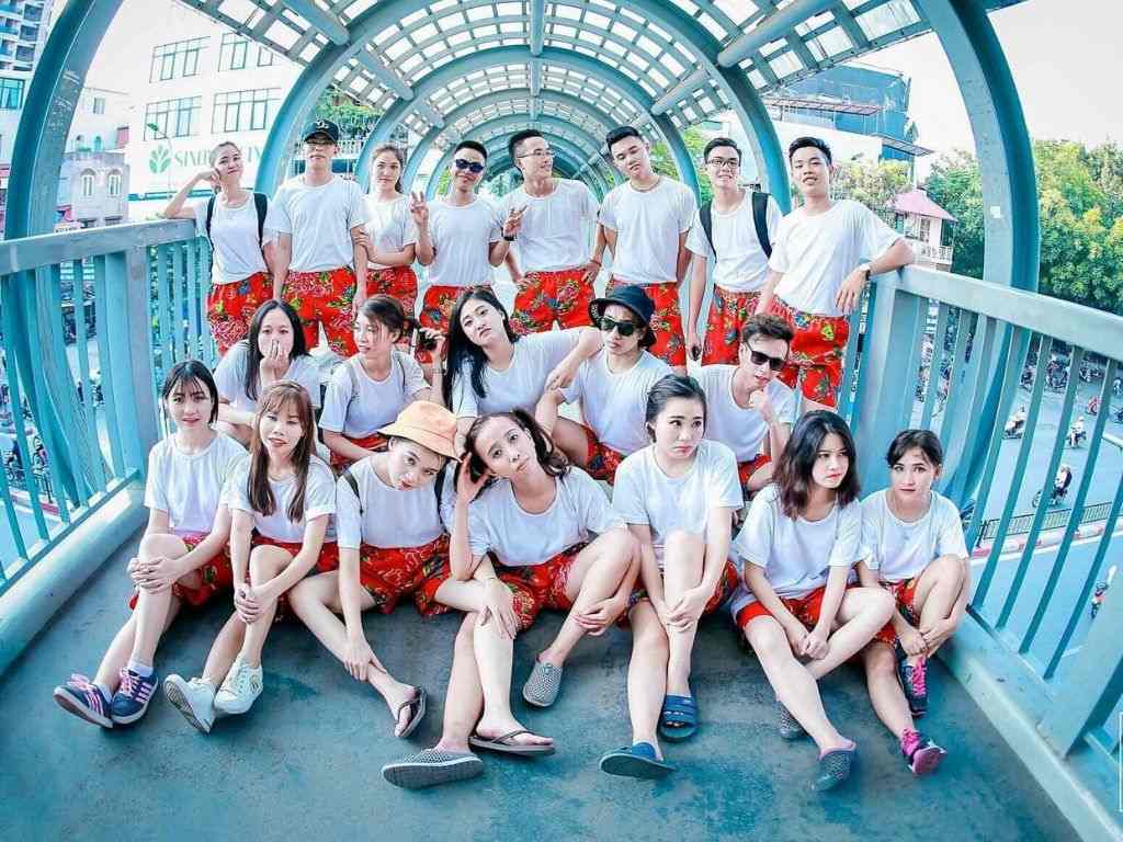 Nếu bạn cần áo cho cả một tập thể thì nên đặt thiết kế để được đồng bộ hơn