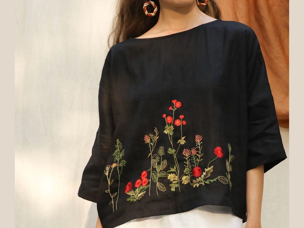 Mẫu áo phông thêu phù hợp với những người muốn có điểm nhấn đẹp tinh tế