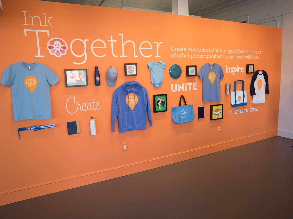 CustomInk là một nền tảng nổi bật, chuyên biệt cho việc thiết kế