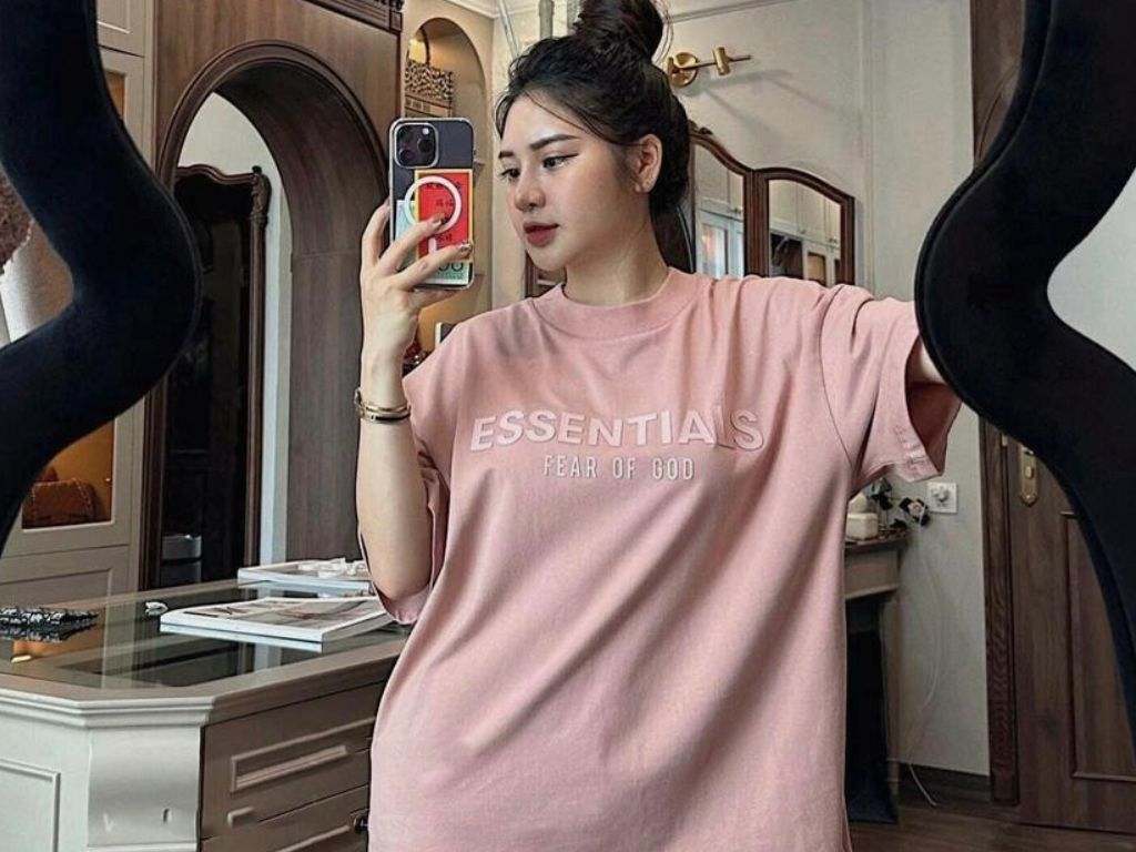 Dựa trên phác thảo, người làm thiết kế áo có thể tiến hành tạo mẫu