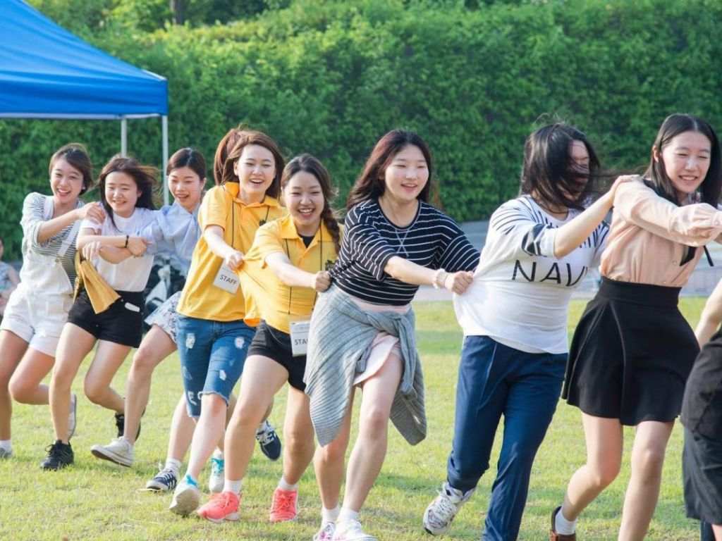 Bạn nên ưu tiên áo thun phù hợp với độ tuổi