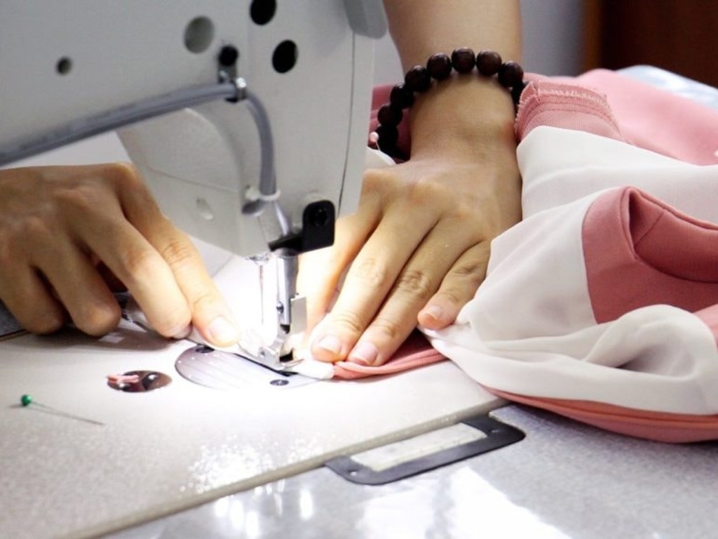 Bạn có thể bắt tay vào may những thiết kế đơn giản do chính mình tạo ra