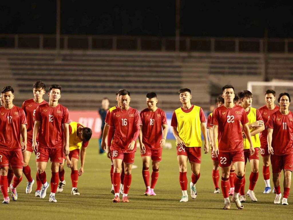 Áo đấu sân khách luôn có lá cờ Việt Nam trên áo