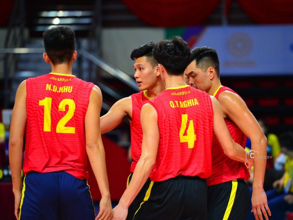 Thiết kế tên vận động viên và số áo cần đảm bảo sắc nét và dễ đọc từ xa