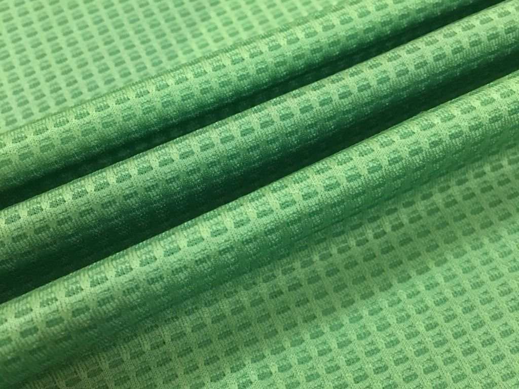 Bạn nên ưu tiên vải thun mè khi may áo đá banh Việt Nam