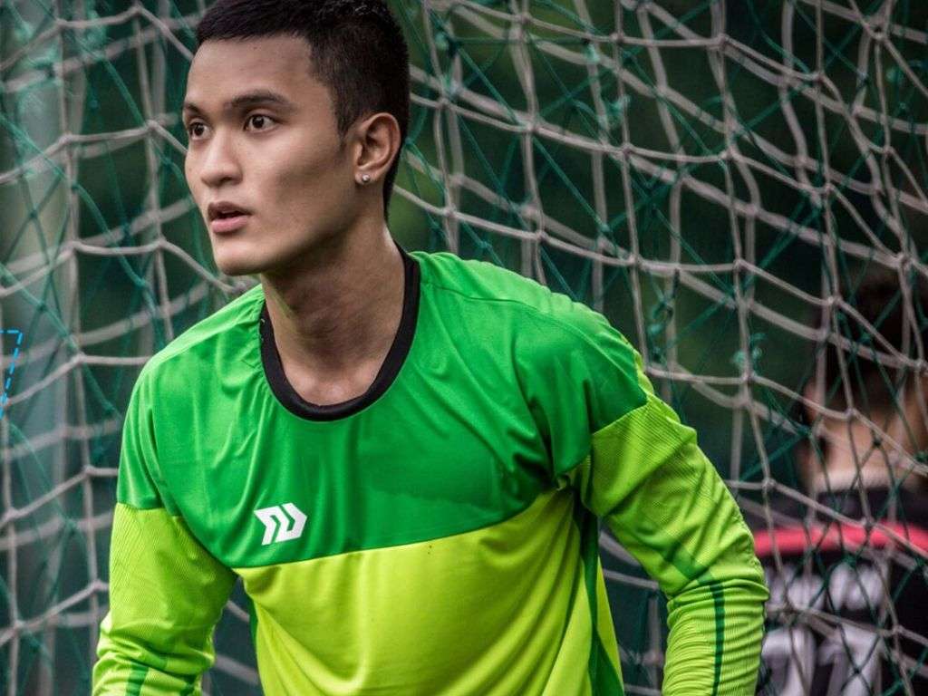 Đặc điểm của loại áo này là thiết kế chuyên biệt cho hoạt động bóng đá