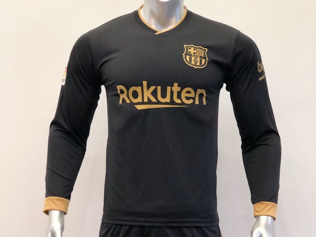 Áo dài tay giúp che chắn da khỏi thời tiết khắc nghiệt