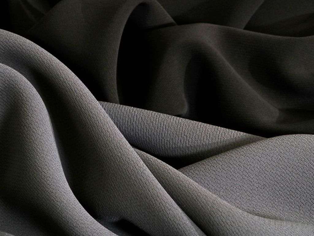 Bạn nên lựa chọn các loại vải thể thao chuyên dụng như polyester