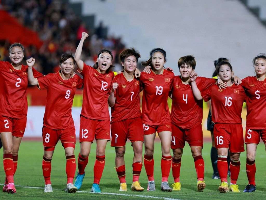 Áo bóng đá không logo giúp bạn thoải mái thể hiện ý tưởng