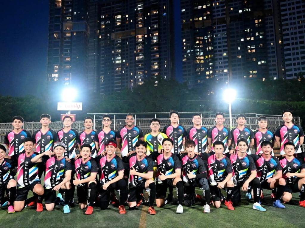 Việc lựa chọn một cái tên ấn tượng cho áo bóng đá thể hiện tinh thần thi đấu của đội