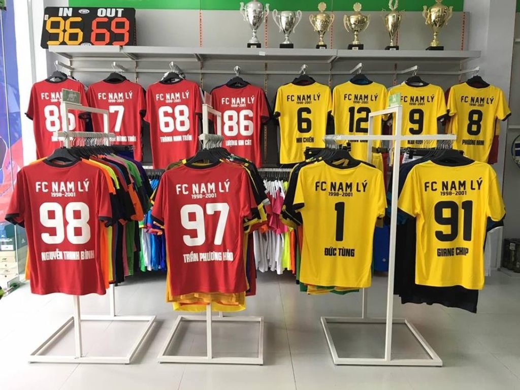 Một tên áo đá bóng hay nên ưu tiên sự ngắn gọn và dễ dàng ghi nhớ