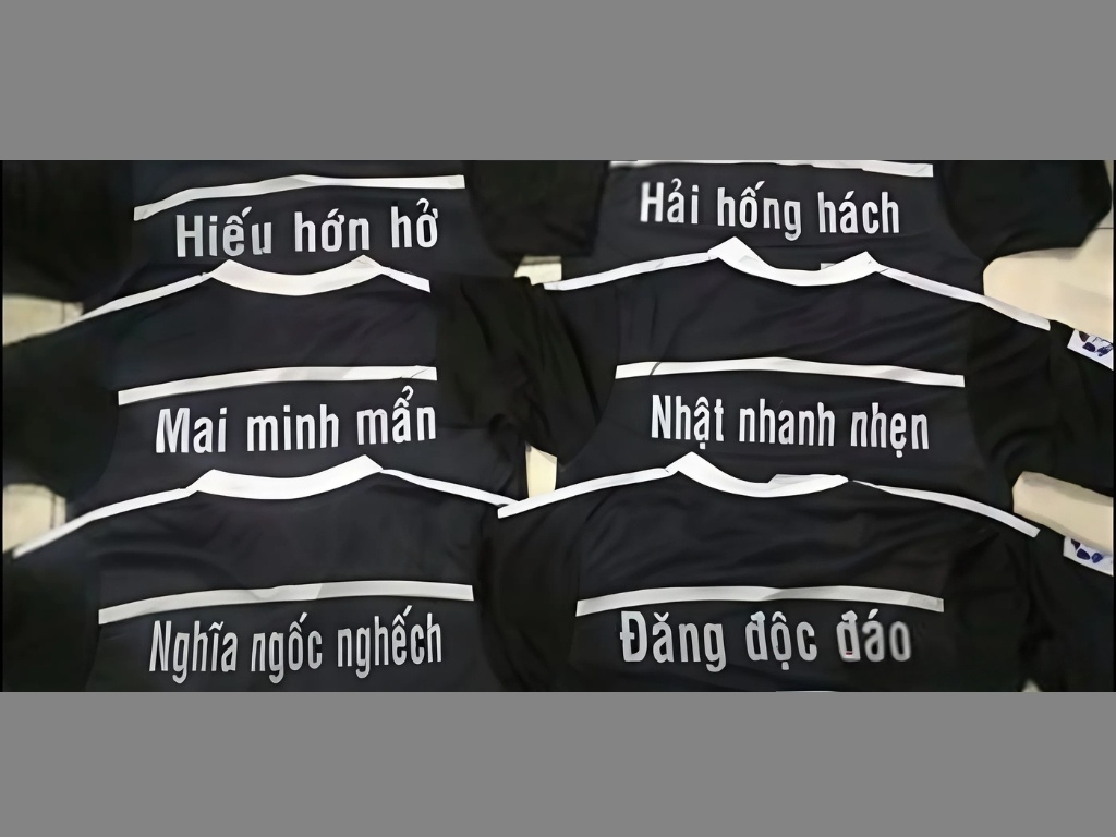 Bạn có thể sử dụng từ láy dí dỏm để đặt tên áo bóng đá hài hước