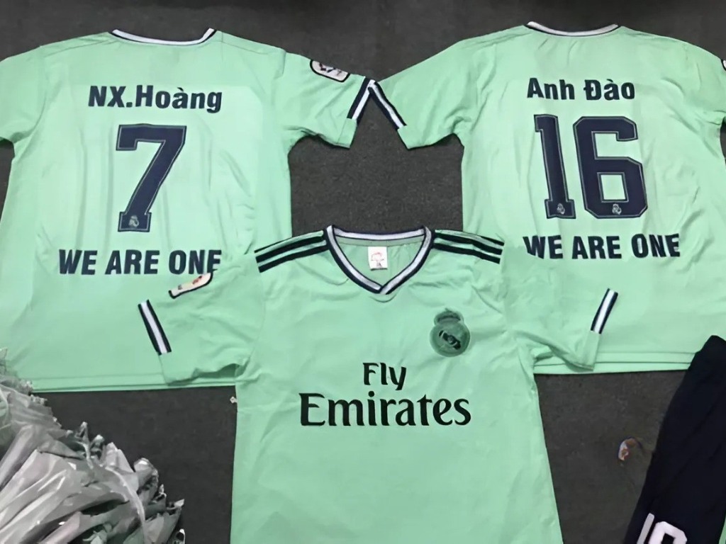Kết hợp tên riêng với khẩu hiệu chung là cách đặt tên áo bóng đá hay đầy ý nghĩa