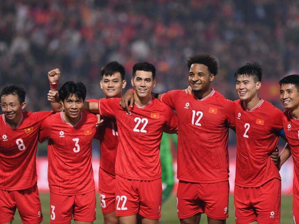 Trang phục đội tuyển Việt Nam bao gồm áo đấu