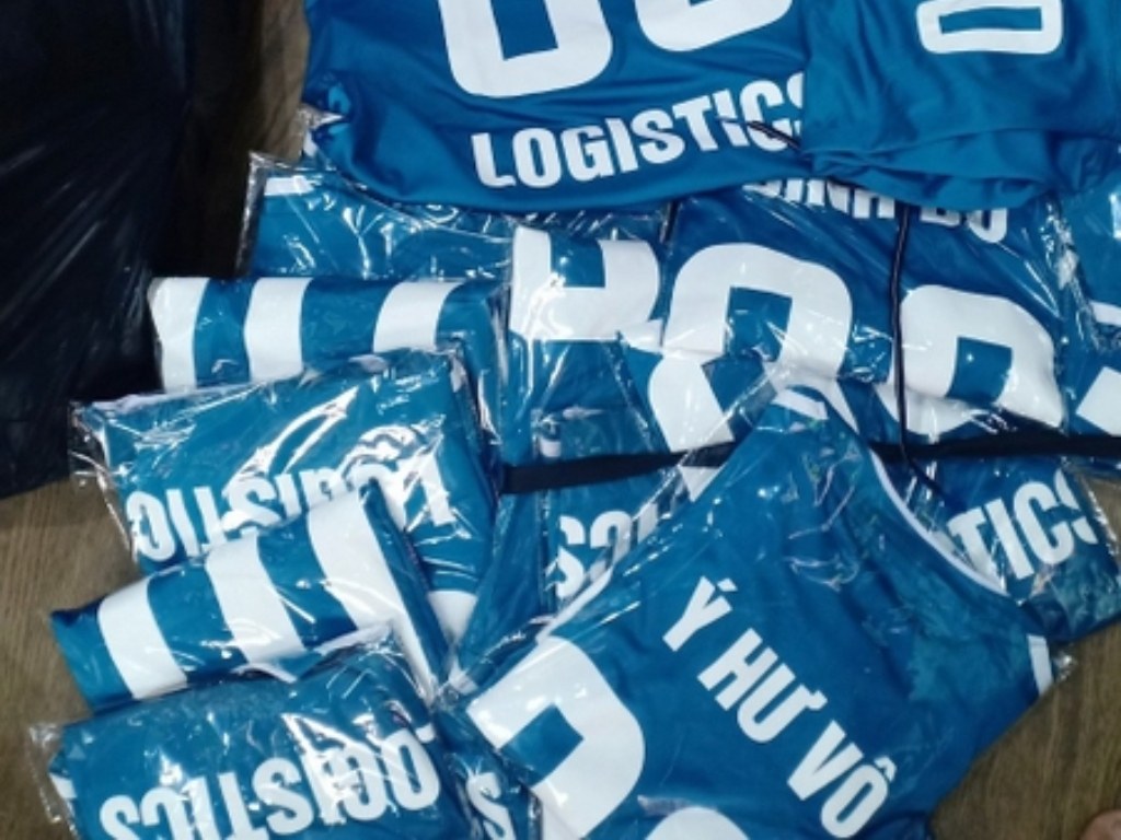 Khi nhận đơn hàng bạn nên kiểm tra lại số lượng áo đã đặt