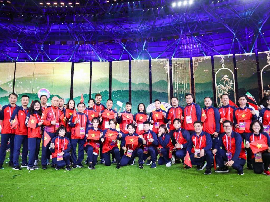 Những chiếc ao khoac doi tuyen có thiết kế mang đậm dấu ấn quốc gia Việt Nam