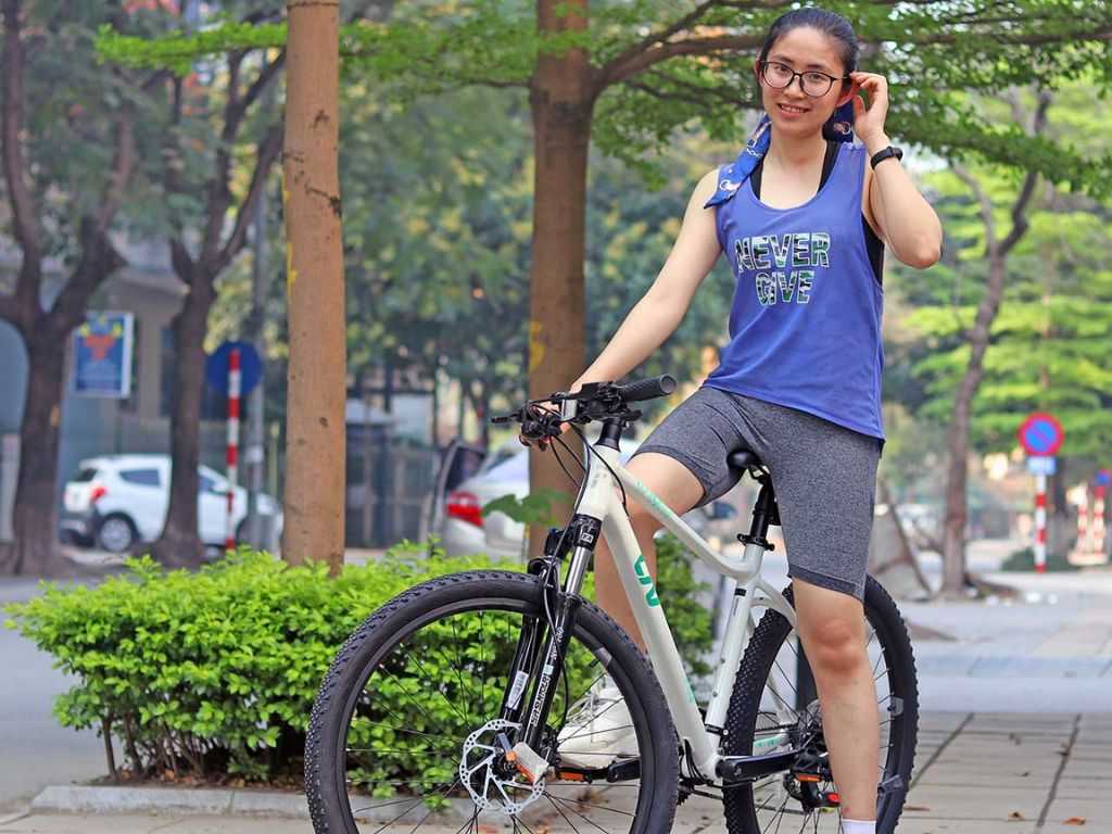 Đừng ngần ngại "phá vỡ" sự đồng bộ ban đầu của set đồ thể thao nữ đẹp