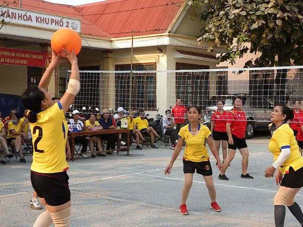 Một bộ thể thao nữ đẹp trước hết phải vừa vặn với cơ thể