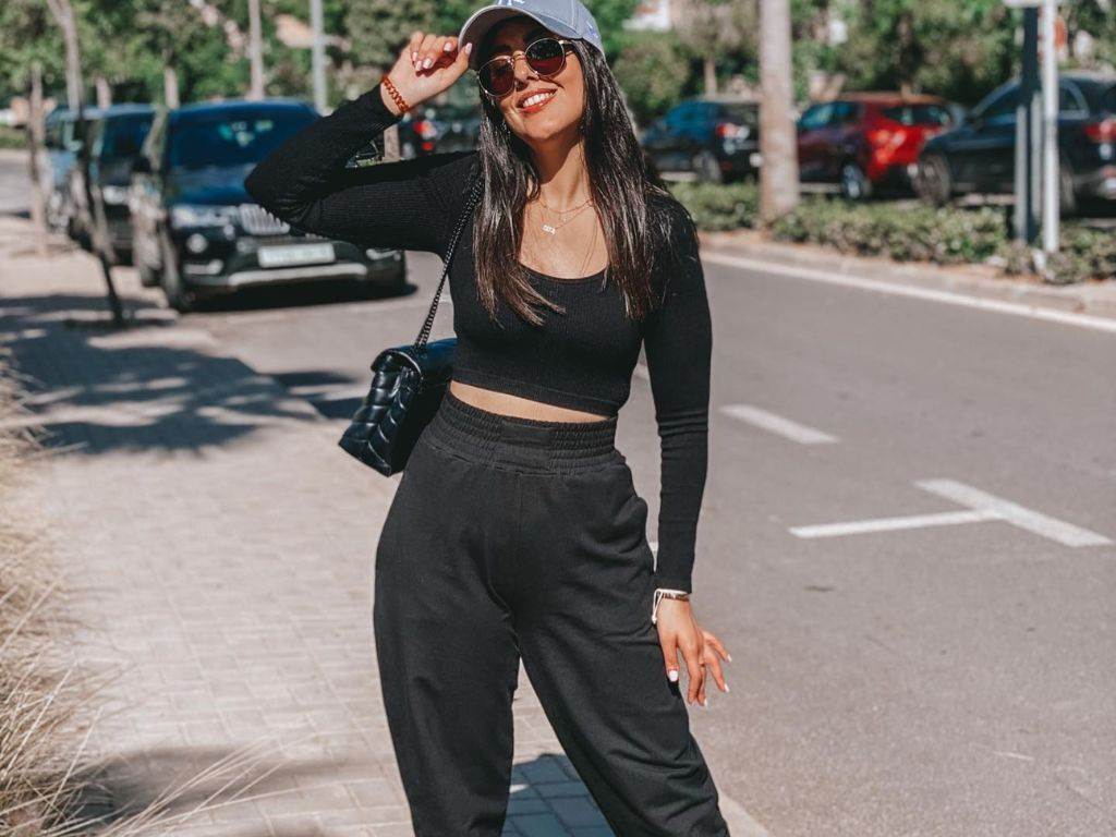 Phong cách Athleisure, sự kết hợp giữa "athletic" (thể thao) và "leisure" (thư giãn)
