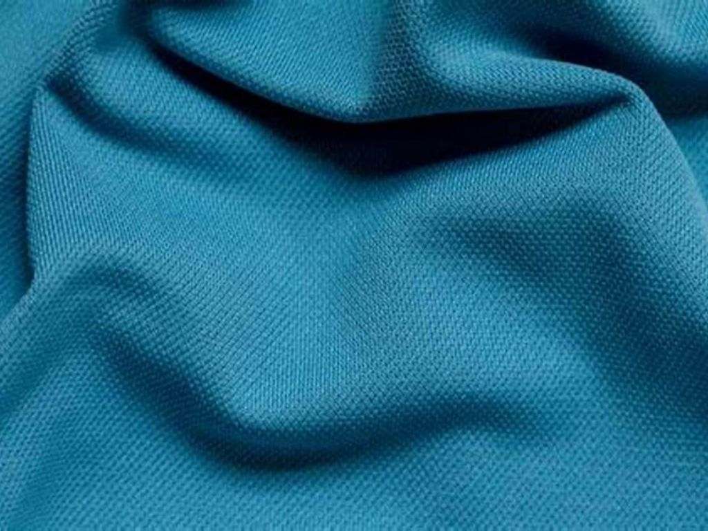 Bộ thể thao với chất liệu chính là polyester