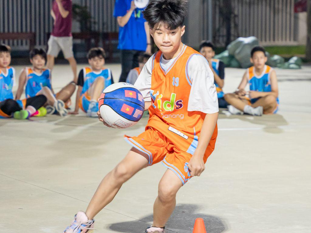 Bóng rổ cần bộ thể thao nam chuyên biệt