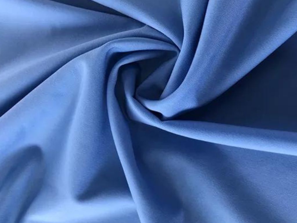 Bạn hãy dùng tay sờ và cảm nhận kỹ bề mặt vải