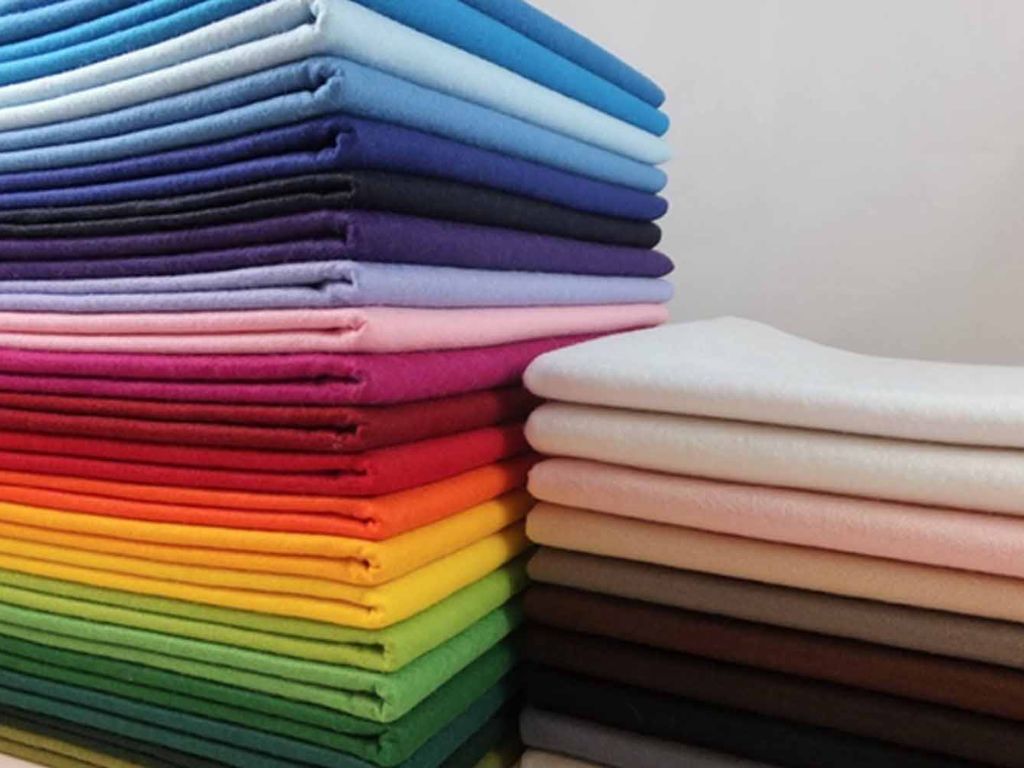 Bạn nên ưu tiên chọn shop quần áo thể thao nữ có đa dạng vải