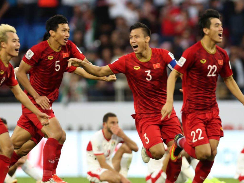 Màu sắc của tất cũng cần được tính toán kỹ