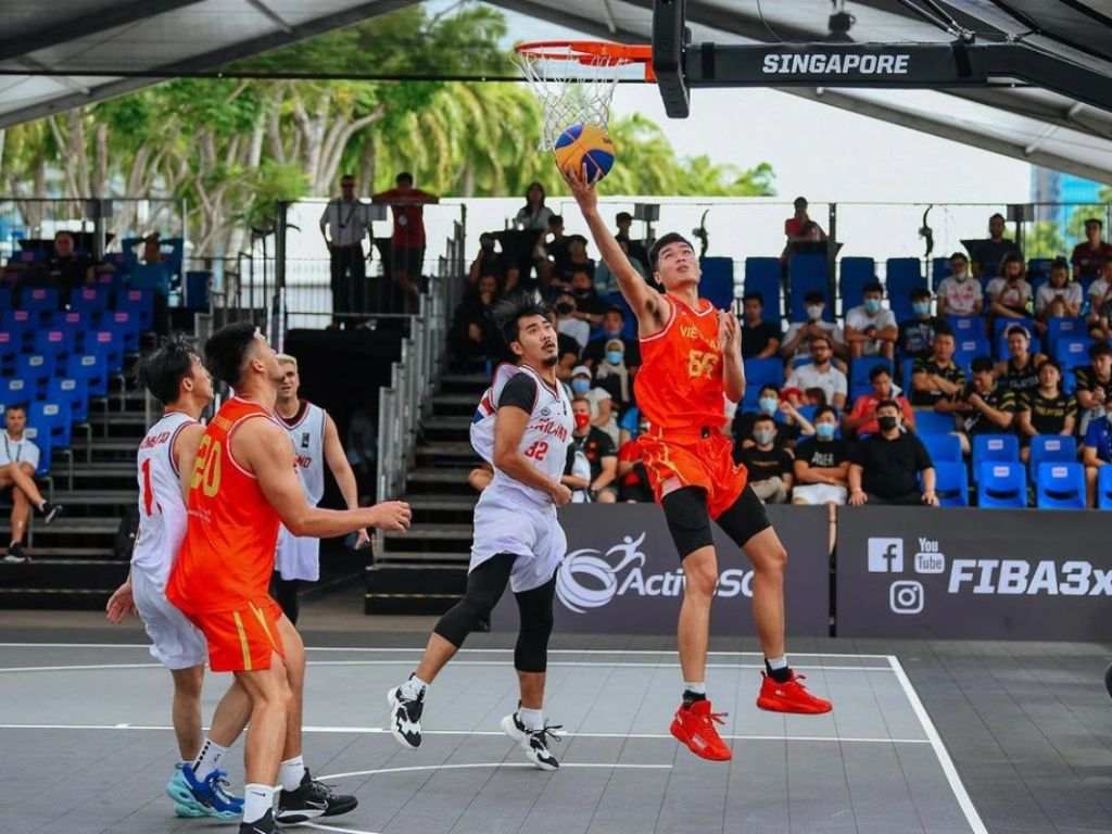 Áo dành cho nam giới thường phải đối mặt với nhiều va chạm