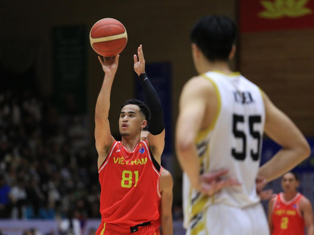 Bạn nên ưu tiên hàng đầu là những chiếc áo bóng rổ nam dạng ba lỗ