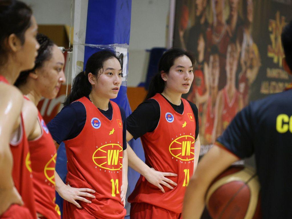 Phái nữ có những đường cong cơ thể và tỷ lệ vai, eo, hông khác biệt