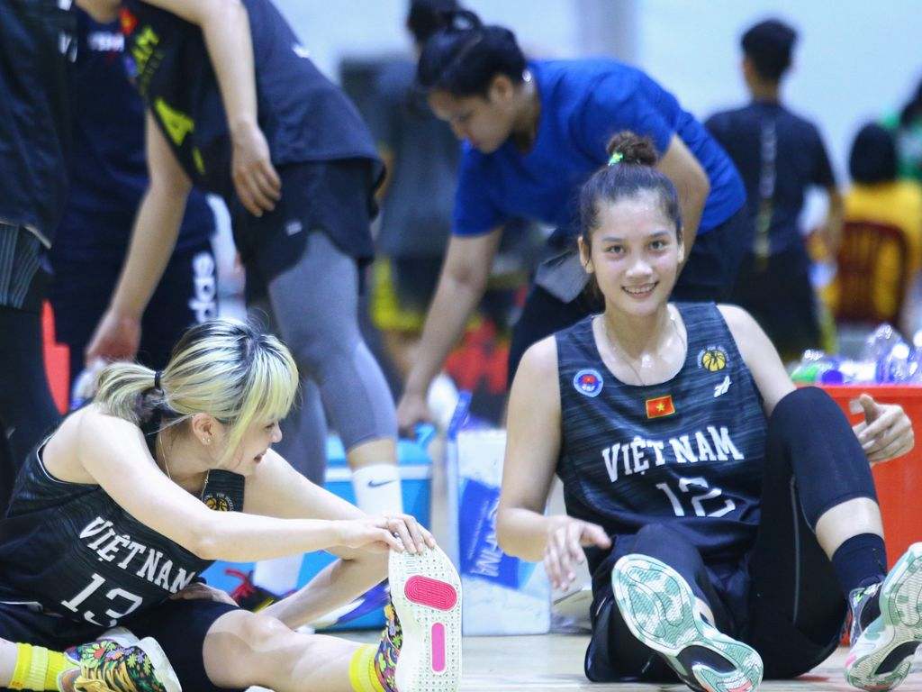 Một số phụ kiện như giày chuyên dụng có thể giúp bạn cải thiện độ bám