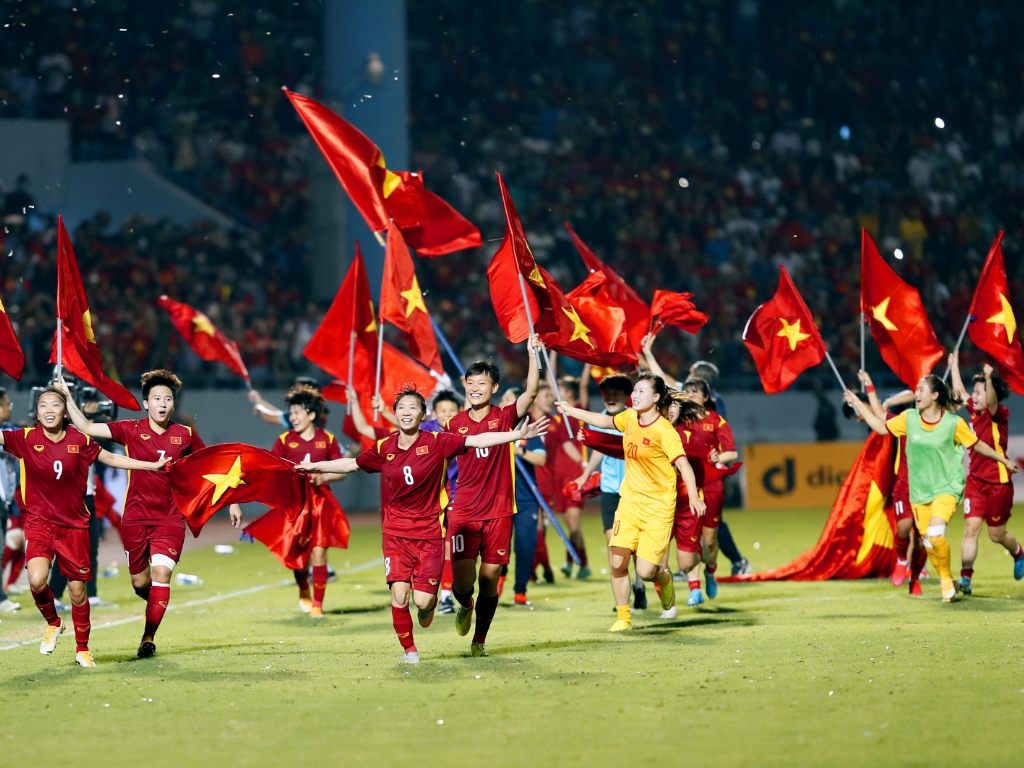 Bạn nên ưu tiên sự thoải mái khi đặt may áo đá bóng nữ