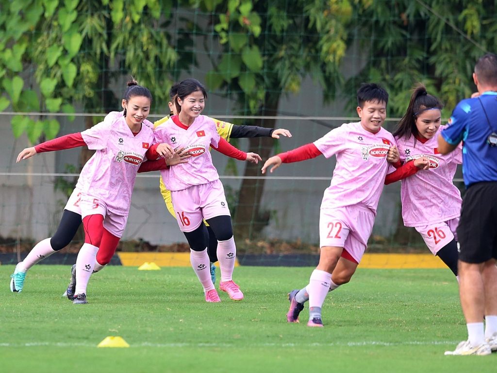 Đồ đá banh cho nữ có thiết kế riêng giúp đảm bảo sự thoải mái trong lúc thi đấu