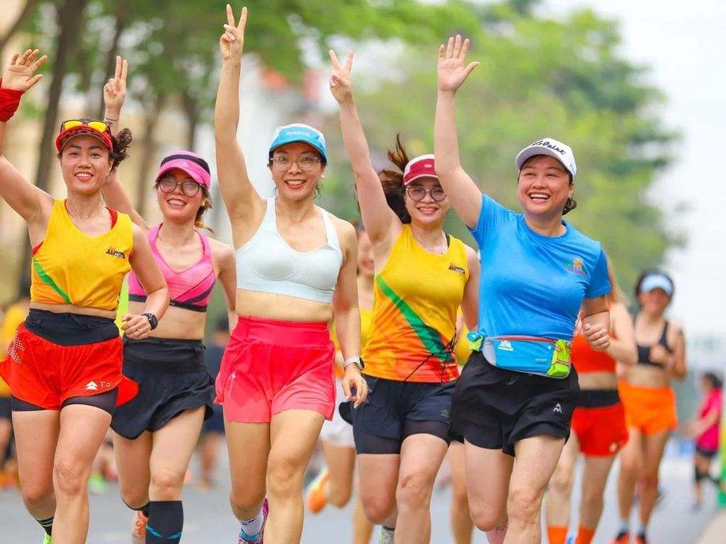 Áo ba lỗ hay tank top chạy bộ là lựa chọn lý tưởng cho những ngày hè
