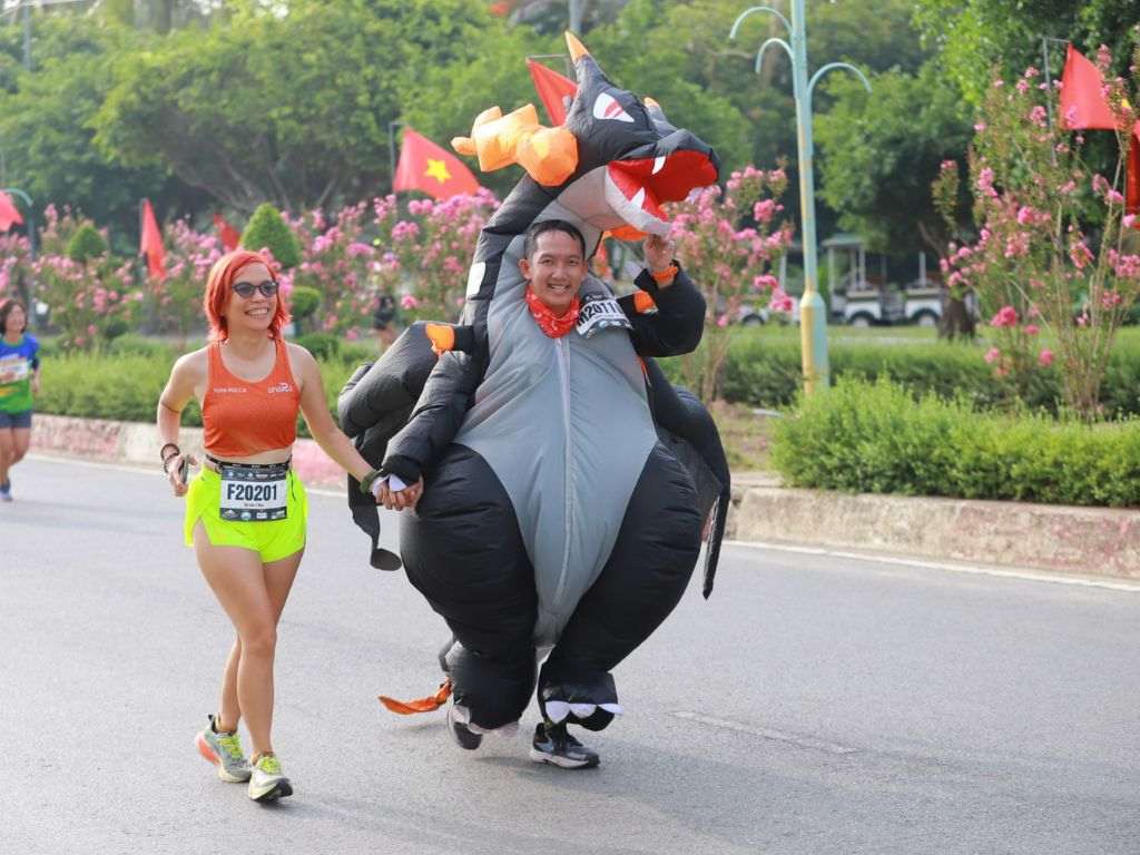 Áo bra là món đồ chạy bộ cực kỳ quan trọng đối với nữ